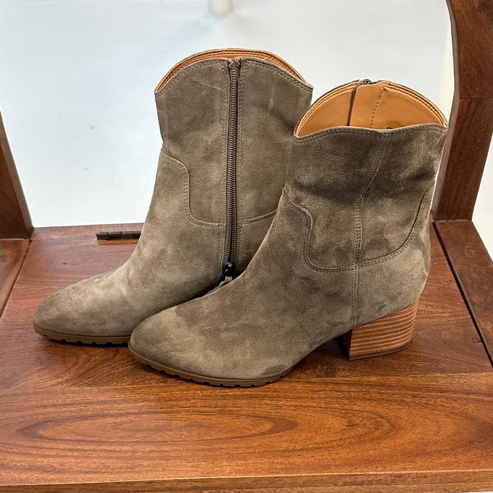 Vionic Gray Suede Ankle Boots